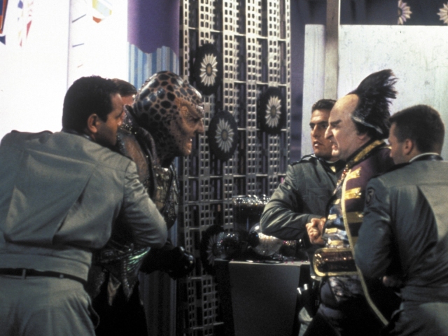 Babylon 5 - S01E01 - Midnight on the Firing Line.mkv
