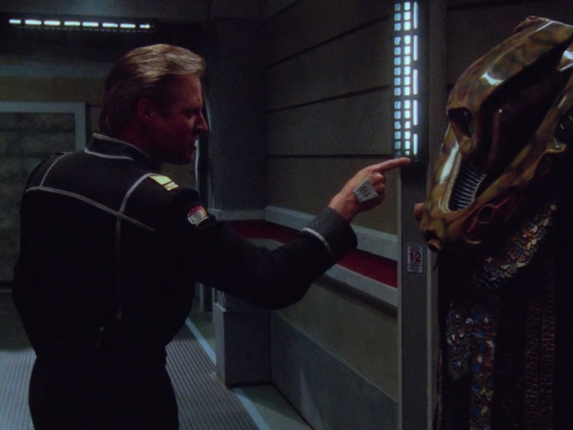 Babylon 5 - S03E15 - Interludes and Examinations.mkv